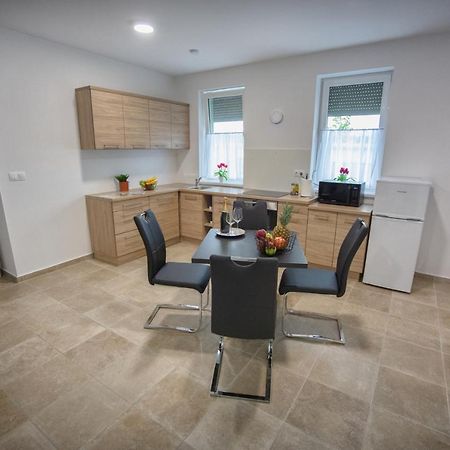 Forest Luxory Ii. Apartman Sárvár Екстериор снимка